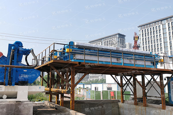 使用過(guò)程中進(jìn)給速度太快，很可能導(dǎo)致板框壓濾機(jī)失效